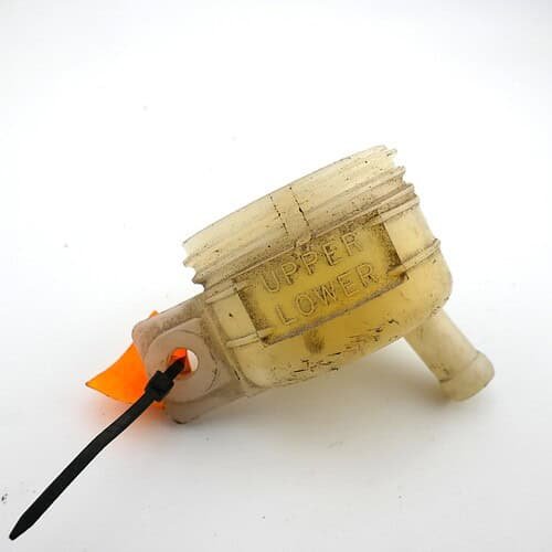 43078 Zbiorniczek płynu hamulcowego tylnej pompy (RESERVOIR,RR MASTER CYLINDER) – Kawasaki ZXR400 430781082 – używane