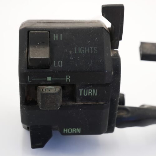 MotoZoneService - 46091A Przełączniki zespolone obudowa lewa (HOUSING-ASSY-CONTROL,LH) – Kawasaki ZXR400 460911447 – używane