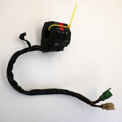 46091 Przełączniki zespolone obudowa prawa (HOUSING-ASSY-CONTROL,RH) – Kawasaki ZXR400 460911441 – używane