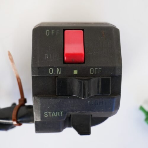 MotoZoneService - 46091 Przełączniki zespolone obudowa prawa (HOUSING-ASSY-CONTROL,RH) – Kawasaki ZXR400 460911441 – używane