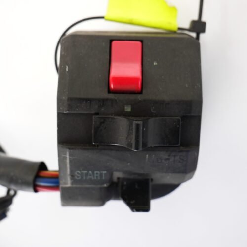 MotoZoneService - 46091 Przełączniki zespolone obudowa prawa (HOUSING-ASSY-CONTROL,RH) – Kawasaki ZXR400 460911441 – używane