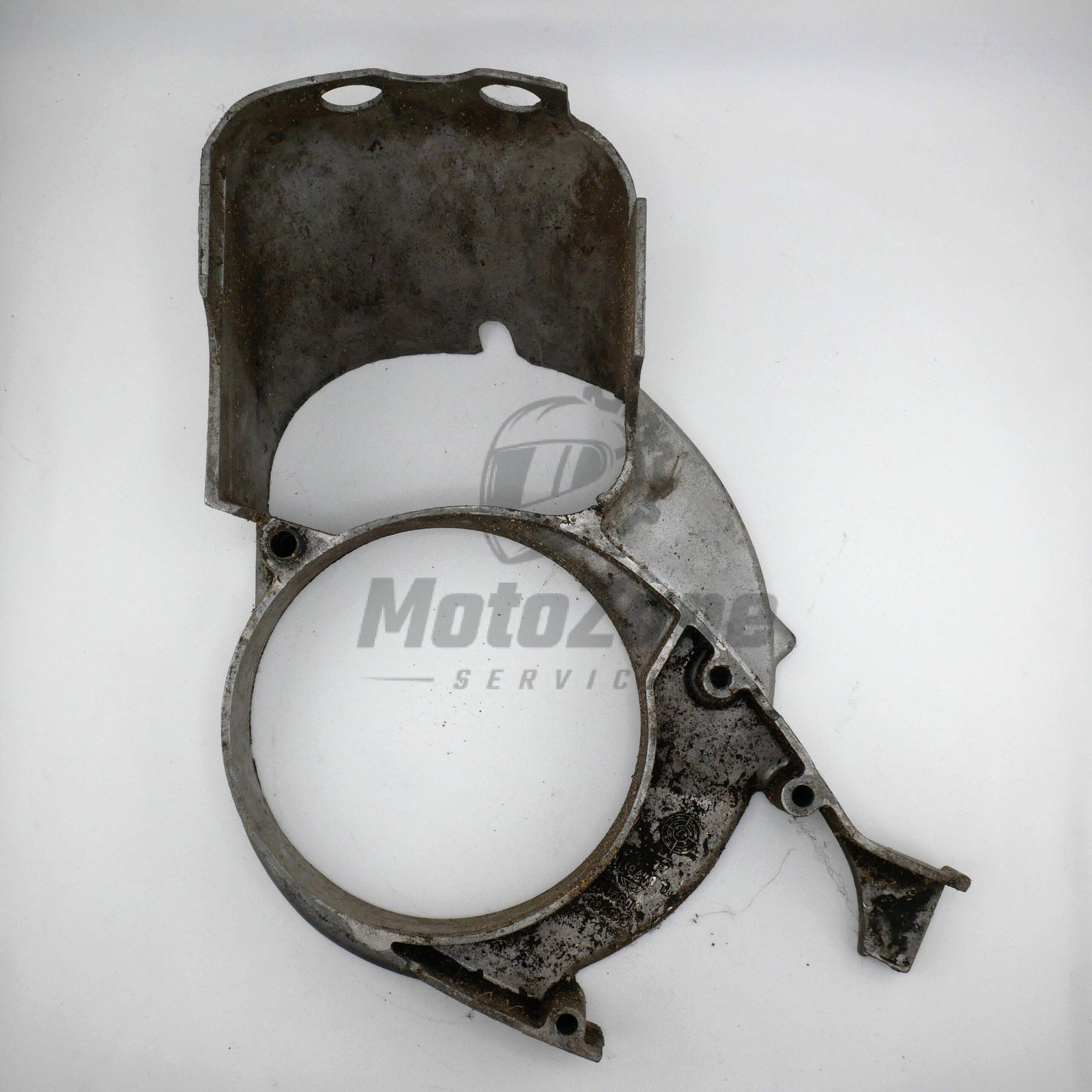 Osłona silnika prawa DDR 1137120905 TL6478/14 – Simson Duo KR51/1 SR4-2 SR4-4 – uszkodzone 2 2 Prawa osłona silnika DDR 1137120905 do Simson Duo KR51/1.