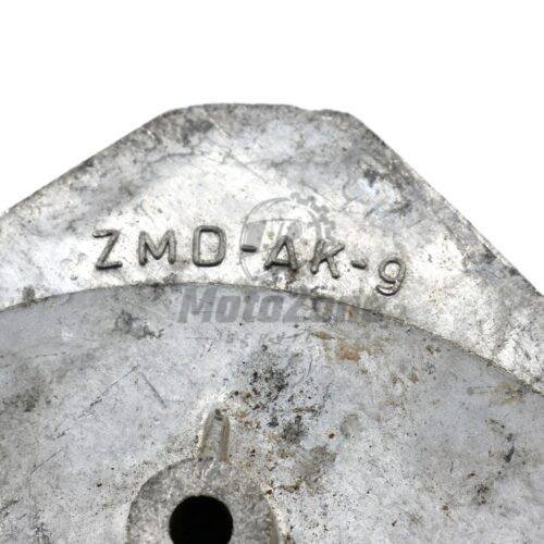 Głowica ZMD-AK-9 na zdjęciu, używana, metalowa, z oznaczeniem.
