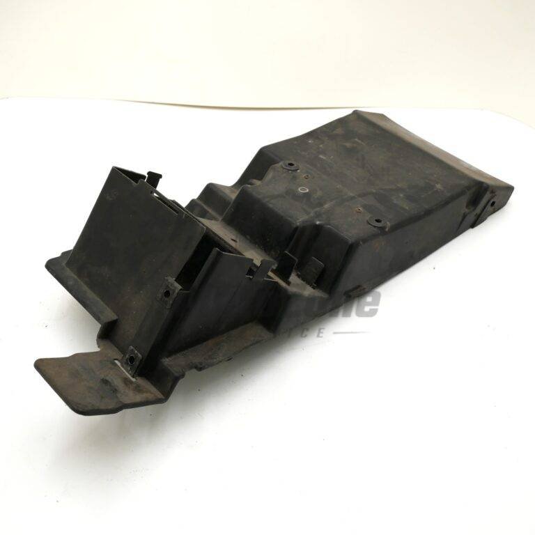35023 Błotnik tylny przód (FENDER-REAR, FR) – Kawasaki ZXR400 350231316 – używane 2 Używany przedni błotnik tylnej części do Kawasaki ZXR400, czarny, z widocznymi śladami użytkowania.