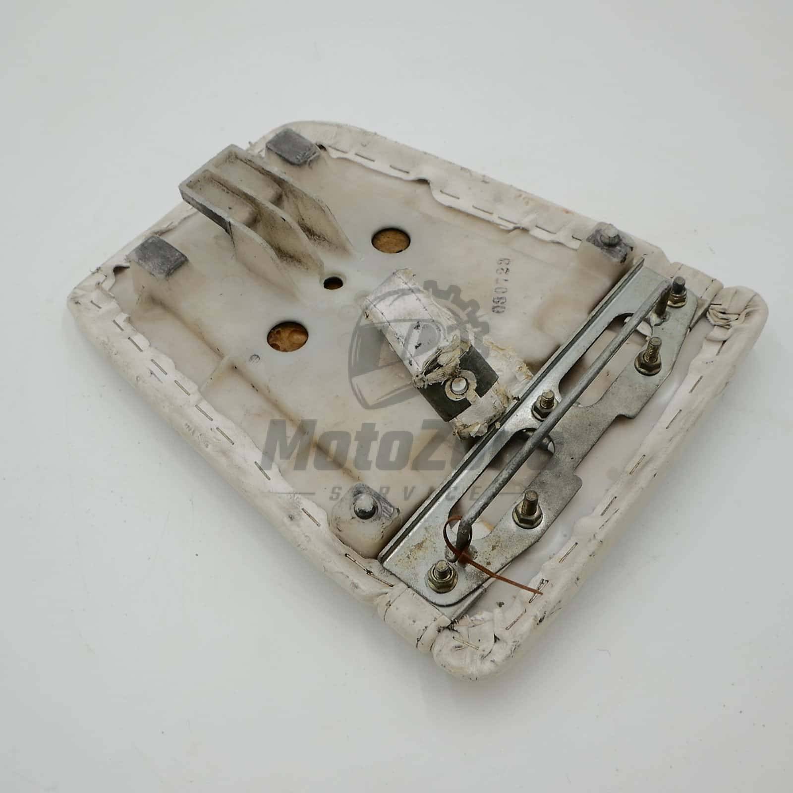 53001A Siedzenie tylne białe wersja H (SEAT-ASSY, RR, WHITE) – Kawasaki ZXR400H 1989-1990 53001-1588 – używane 2 MotoZoneService -4