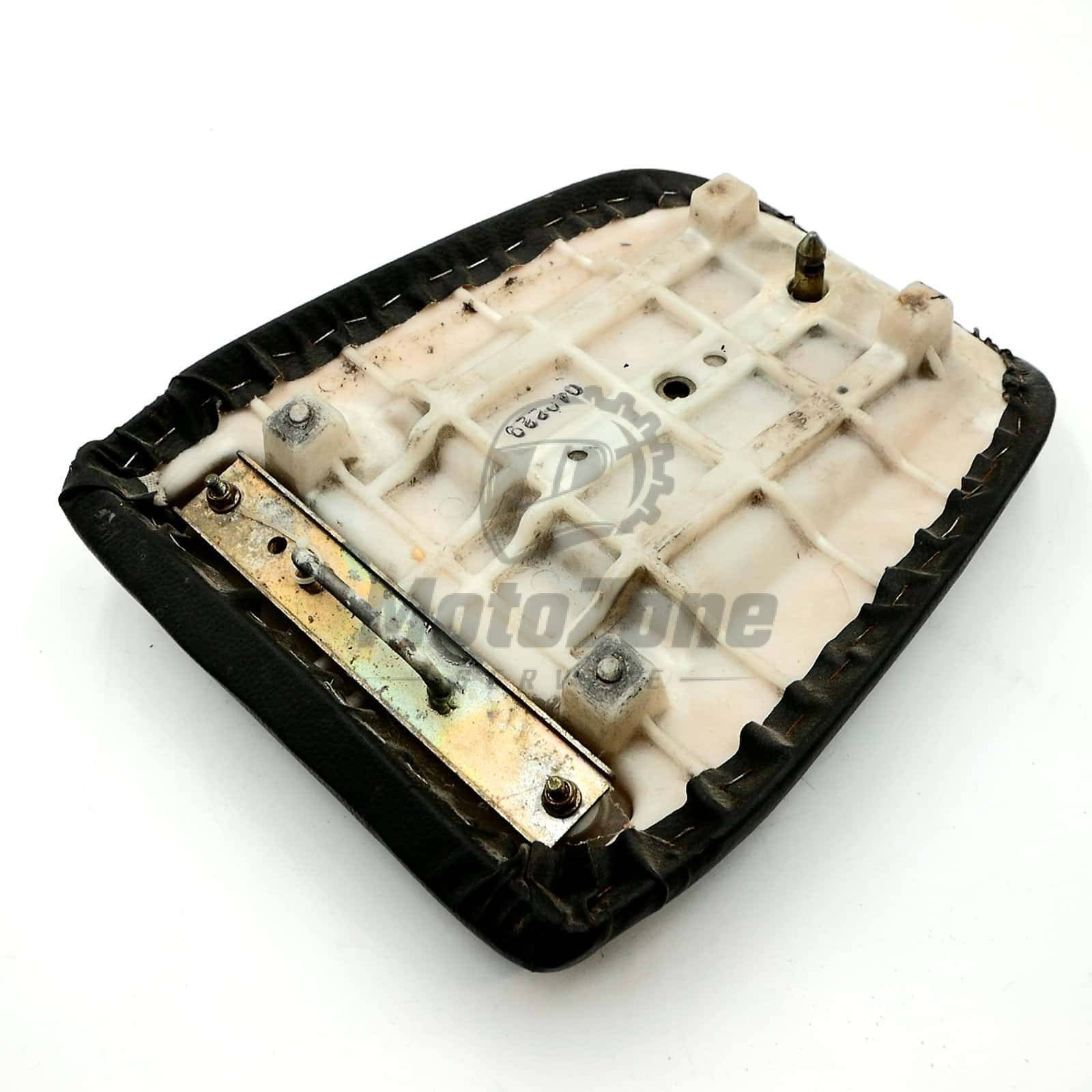 53001A Siedzenie tylne pasażera czarne (SEAT-ASSY, RR, BLACK) – Kawasaki ZXR400 530011643MA – używane 1 5 MotoZoneService -4