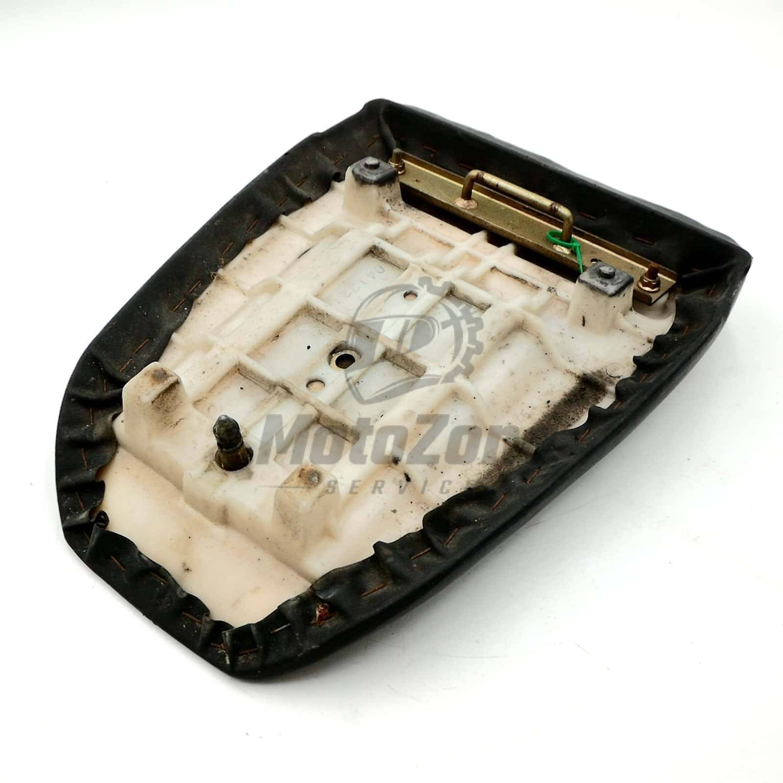 53001A Siedzenie tylne pasażera czarne (SEAT-ASSY, RR, BLACK) – Kawasaki ZXR400 530011643MA – używane 7 6 MotoZoneService -4