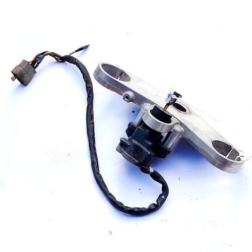 MotoZoneService - 44039 / 27005 Górna półka zawieszenia ze stacyjką (HOLDER-FORK UPPER + SWITCH-ASSY-IGNITION) – Kawasaki ZXR400 440391214 / 270051232 – używane OEM