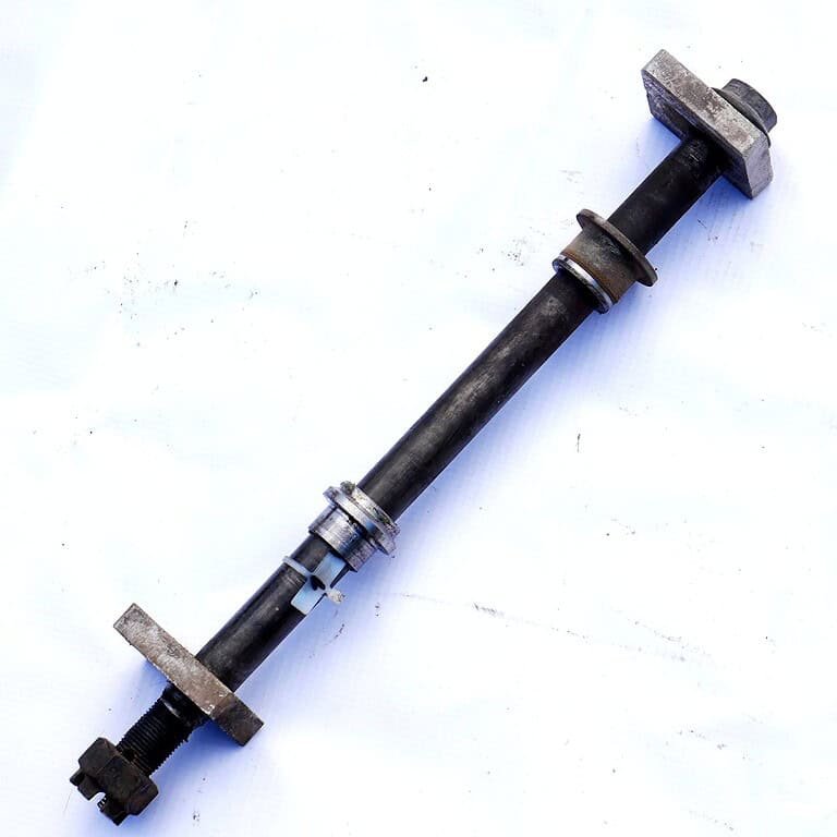 MotoZoneService - 41068 / 33040 Oś koła tylnego zestaw (AXLE, RR) – Kawasaki ZXR400 410681329 / 330401118 – używane 2 (Kopia) OEM