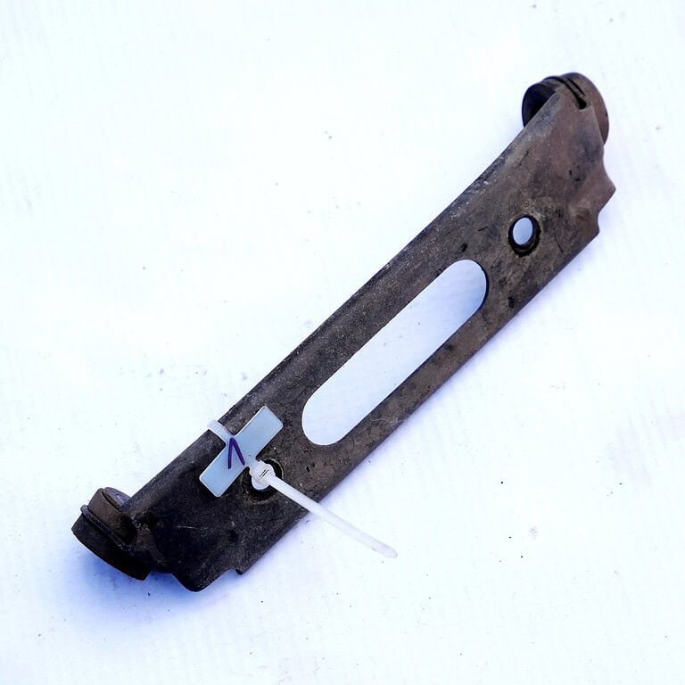 MotoZoneService - 11047 Uchwyt chłodnicy górny (BRACKET,RADIATOR) – Kawasaki ZXR400 110471402 – używane 2 (Kopia) OEM