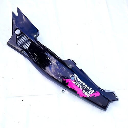 MotoZoneService - 36001 Lewa owiewka tylna czarna (COVER-SIDE,LH,P.P.BLACK) – Kawasaki ZXR400 36001147220 – używane 1 OEM