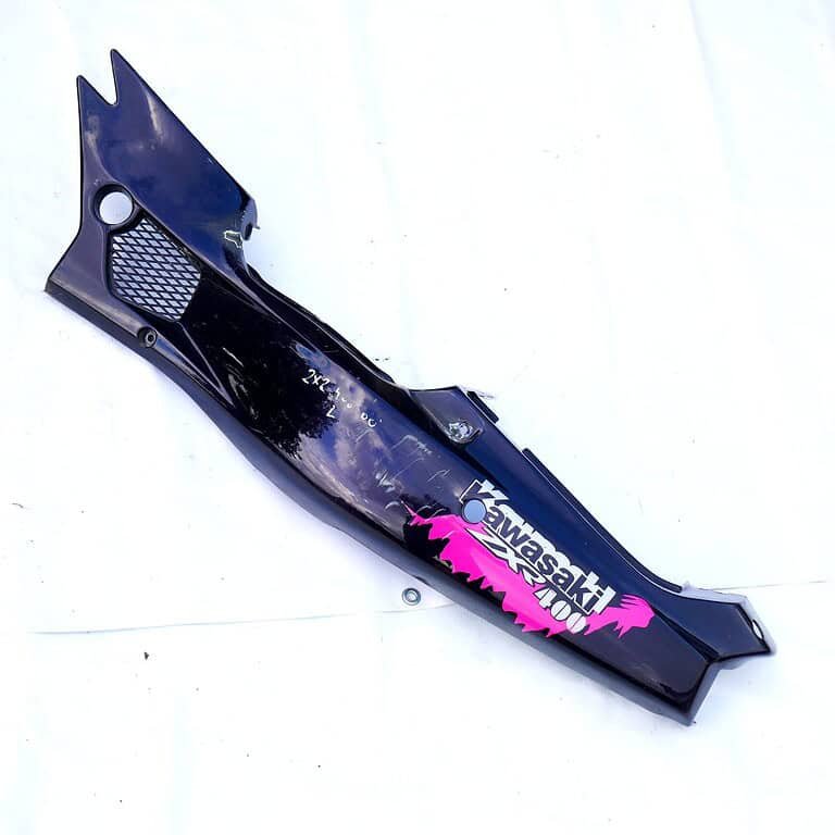 MotoZoneService - 36001 Lewa owiewka tylna czarna (COVER-SIDE,LH,P.P.BLACK) – Kawasaki ZXR400 36001147220 – używane 1 OEM