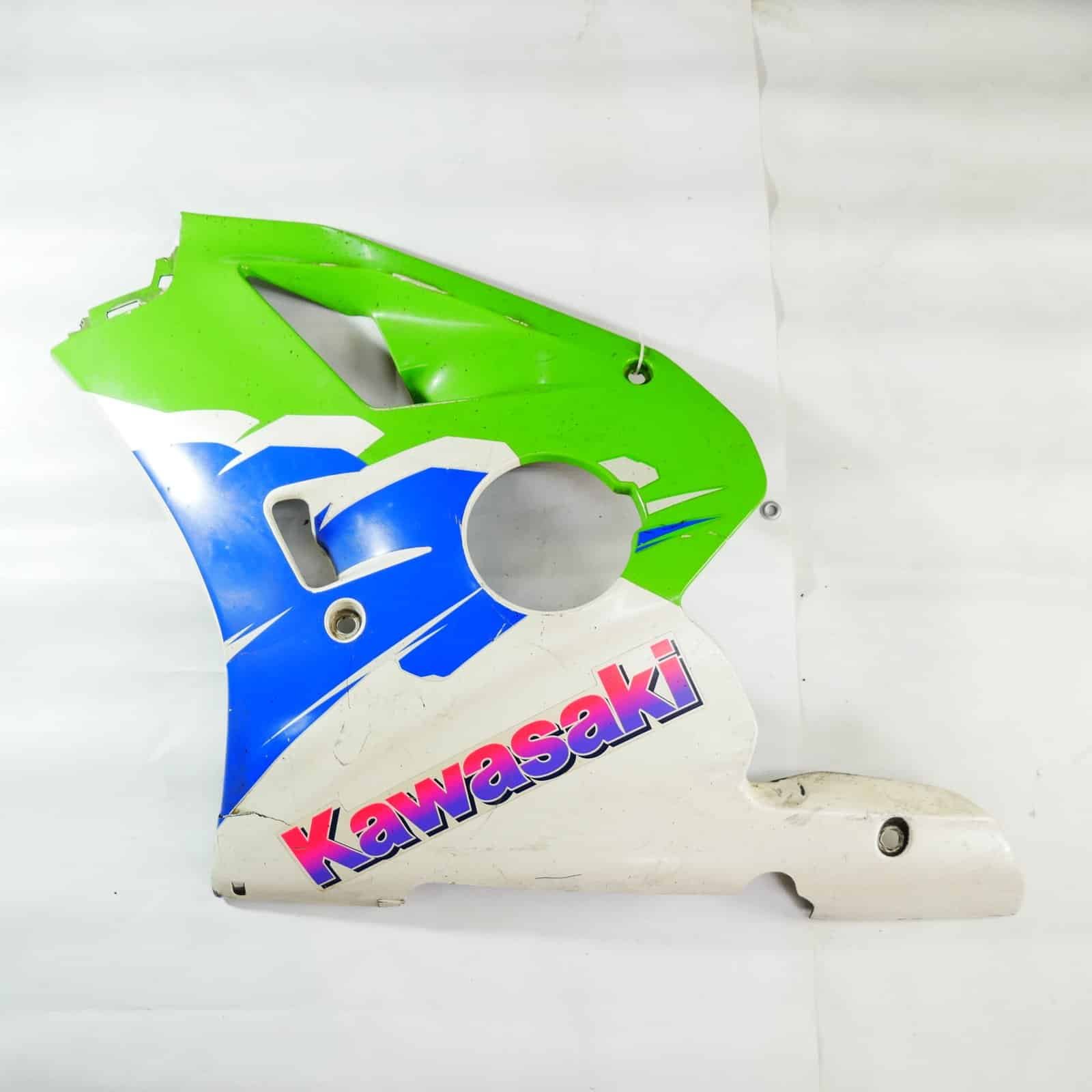 55049 Owiewka boczna dolna lewa zielona (COWLING.,LWR,LH,GREEN/WHITE) – Kawasaki ZXR400 550495034CK – używane 1 MotoZoneService - 55049 Owiewka boczna duża lewa zielona (COWLING.,LWR,LH,GREEN) – Kawasaki ZXR400 – używane (Kopia) OEM