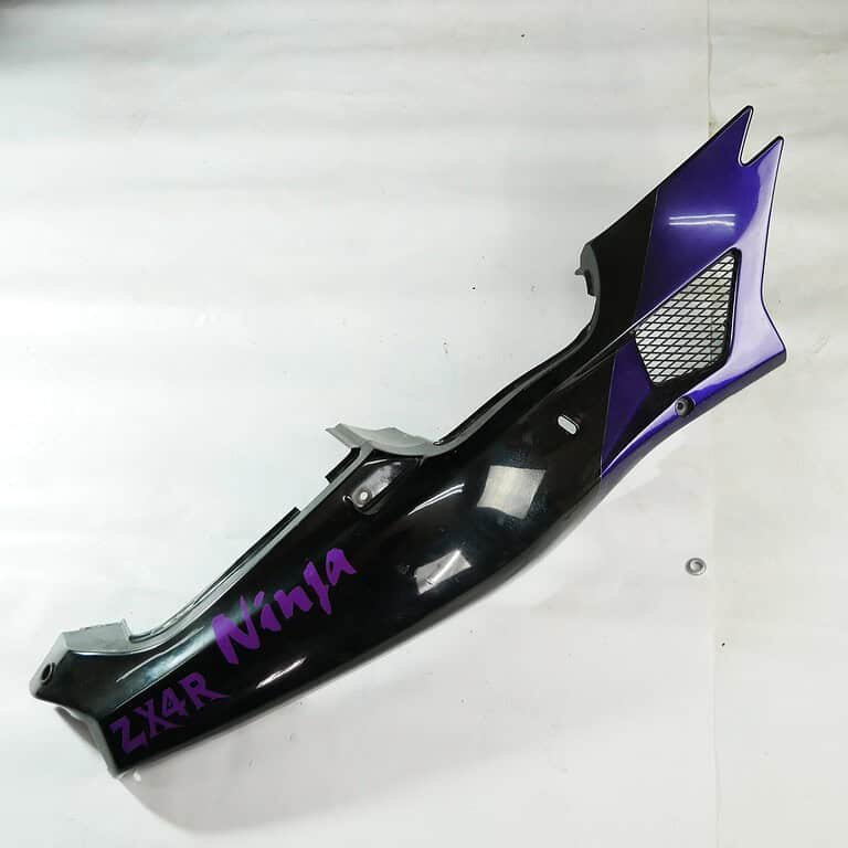 36030A Owiewka tylna zadupek prawa czarno-fioletowa (COVER-SIDE,RH,EBONY/EVENTIDE) – Kawasaki ZXR400 360305346TV – używane MotoZoneService - 55049 Owiewka górna przednia czasza biało-niebieska (COWLING.,UPP,P.WHITE/BLUE) – Kawasaki ZXR400 5504950336F – używane OEM