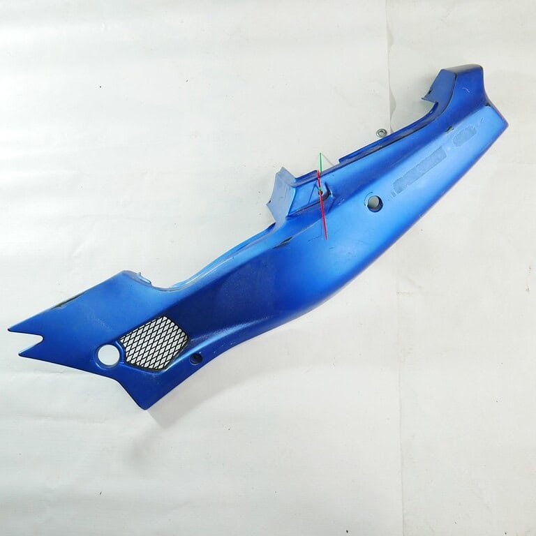 36030 Owiewka tylna zadupek lewa niebieska (COVER-SIDE,LH,M.BLUE GITANE) – Kawasaki ZXR400 360305001KH – używane MotoZoneService - 55049 Owiewka górna przednia czasza biało-niebieska (COWLING.,UPP,P.WHITE/BLUE) – Kawasaki ZXR400 5504950336F – używane OEM