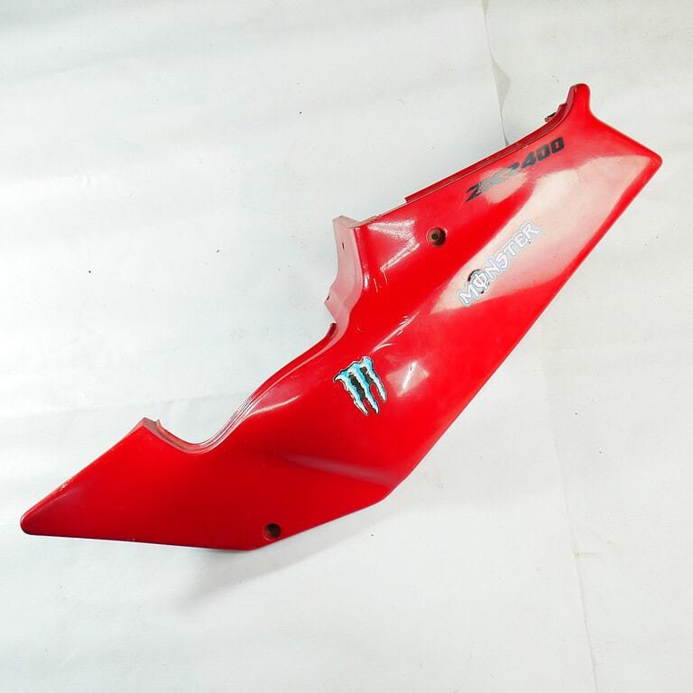 36001A Owiewka tylna zadupek lewa czerwona (COVER-SIDE,LH,C.P.RED) – Kawasaki ZXR400 wersja H 1989-1990 360011417P5 – używane MotoZoneService - 55049 Owiewka górna przednia czasza biało-niebieska (COWLING.,UPP,P.WHITE/BLUE) – Kawasaki ZXR400 5504950336F – używane OEM